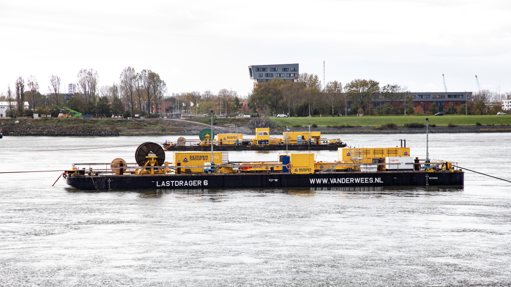 Maasdeltatunnel Project - Winches on barges