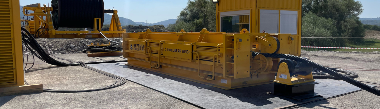 Linear winch with storage winch for 104 mm steel wire rope