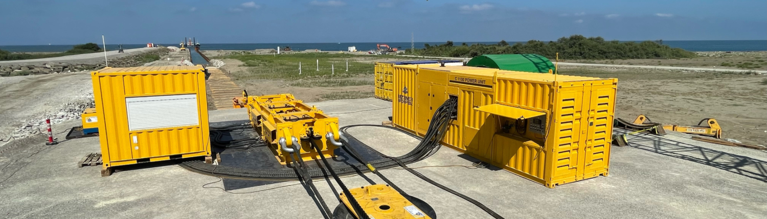 Installed linear winch spread with equalising sheave and control room